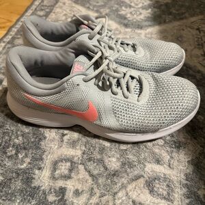 Nike Women's Athletic Shoes in Gray and Pink